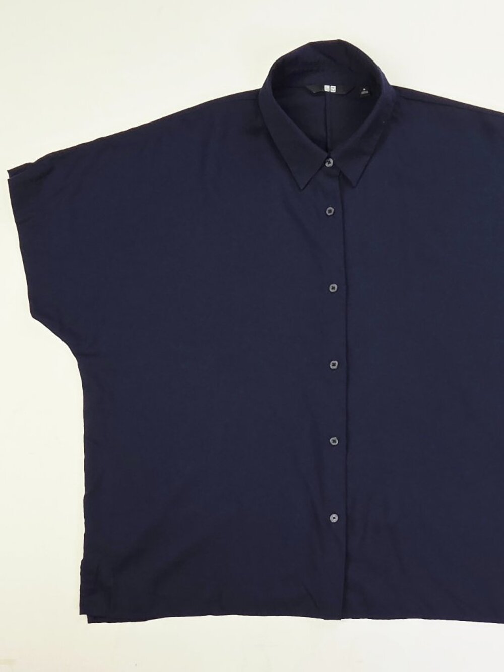 Uniqlo Oversized Navy Women Short Sleeve Rayon Blend Size Medium Button Up Shirt
